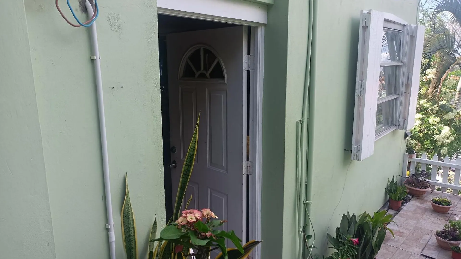 Urban Oasis Apartment 2 Castries
